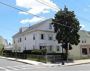 Building Photo - Main St