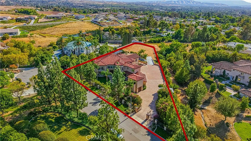 6 bed, 6.5 bath, 8800 sqft, $13,000 — Photo 3