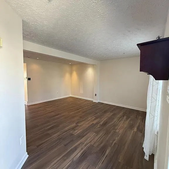 1064 Jeanett Way — Photo 2