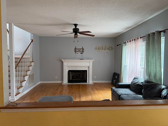2nd image of 2032 Paris Metz Rd