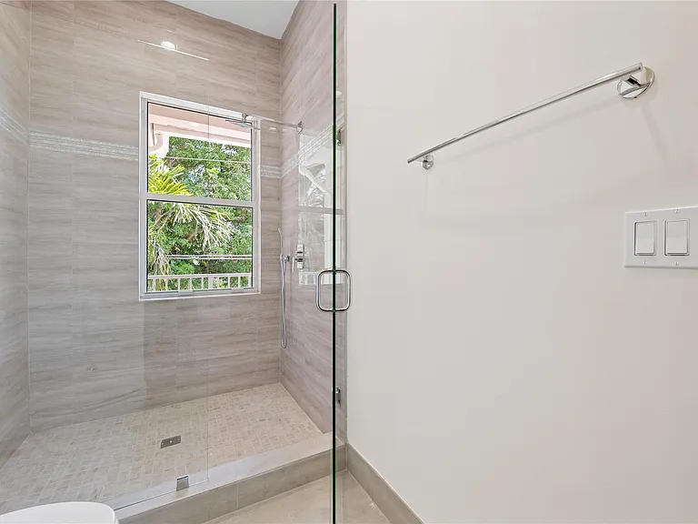 1434 SW 4th Ave #1434 — Photo 8