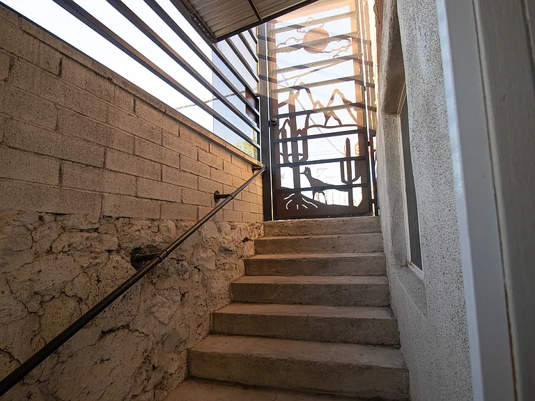 430 E 6th St #4 — Photo 10