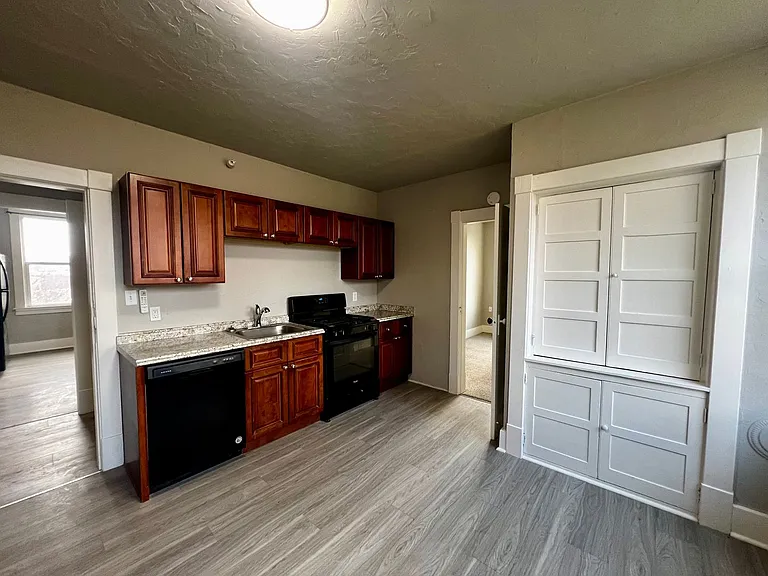 401 NW Bailey Ave #303 — Photo 15