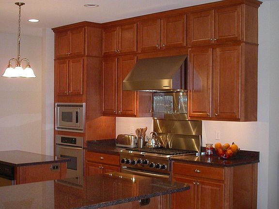 Beautifully Designed Gourmet Kitchen