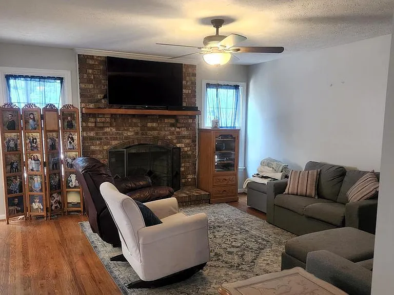 4317 Amelia Dr — Photo 11