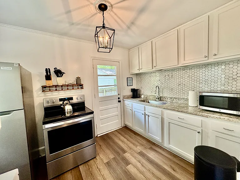 2826 Lincoln St — Photo 10