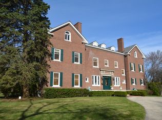 360 N Mayflower Rd, Lake Forest, IL 60045