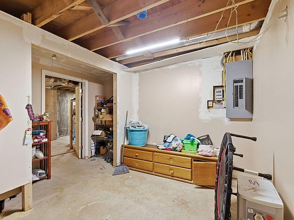 3rd image of 93 Woodland Road