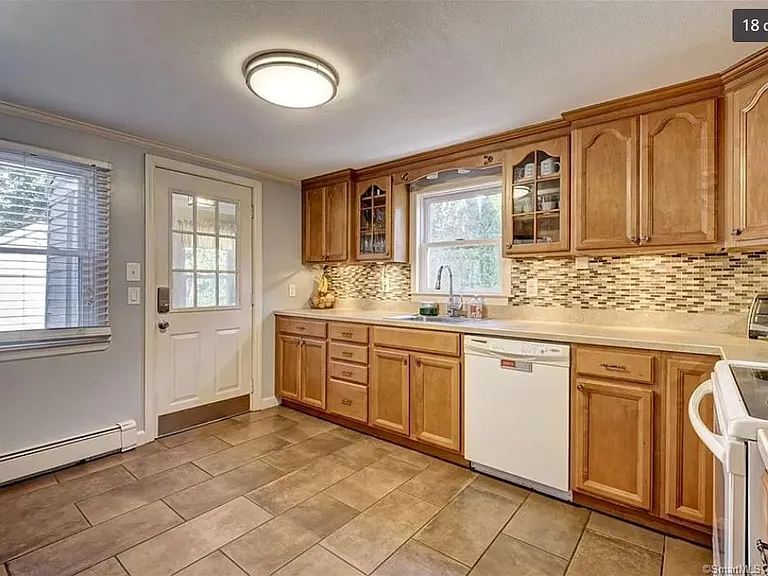 168 Roseleah Ave — Photo 11