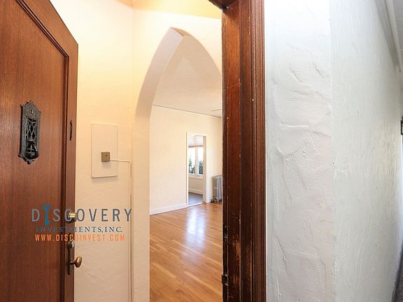 5th image of 824 Erie St #1