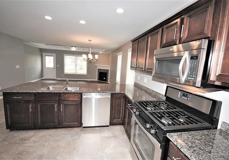 4821 E Highland Pkwy — Photo 3