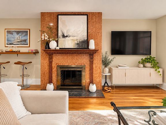 5th image of 352 Tappan St APT 1