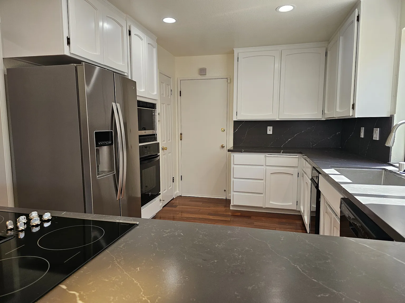 3 bed, 2.5 bath, 1640 sqft, $5,000 — Photo 2