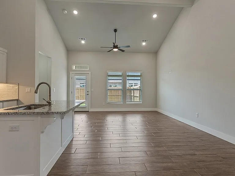 491 Azurite Rd — Photo 2