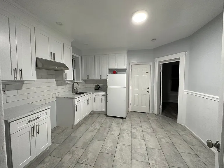 178 Clarence St #2 — Photo 2