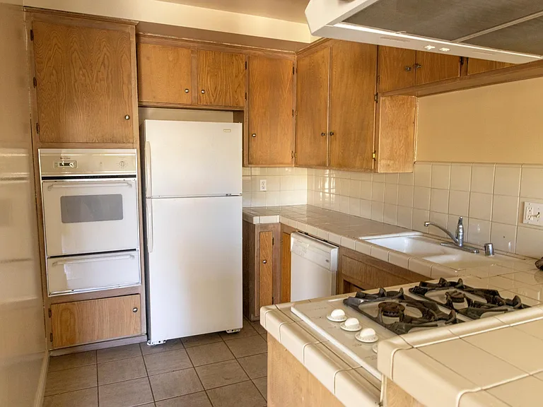 8740 Owensmouth Ave #14 — Photo 18