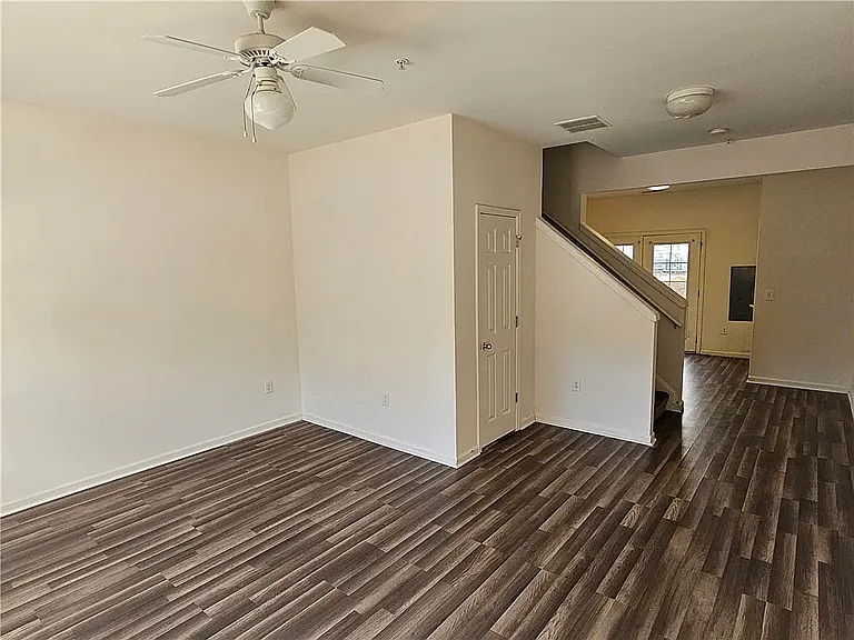 128 University Village Dr #C — Photo 2