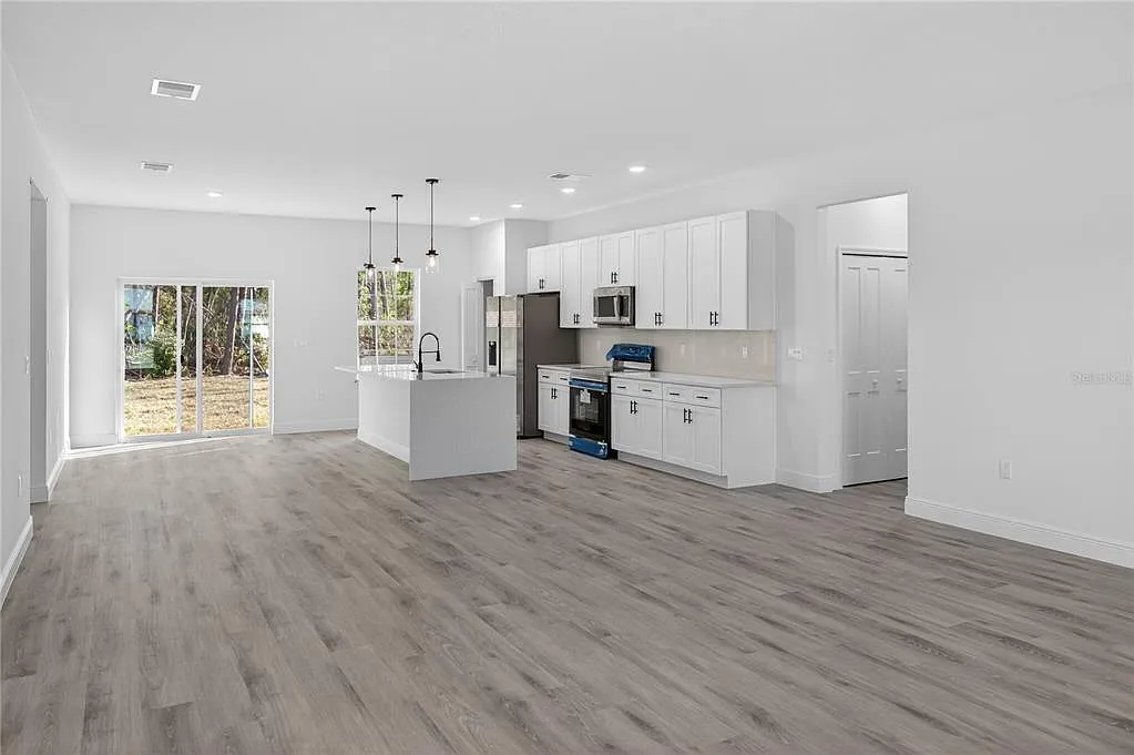 4 bed, 2.0 bath, 1774 sqft, $1,950 — Photo 4