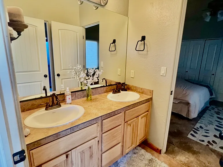 3369 S 1100 W — Photo 18