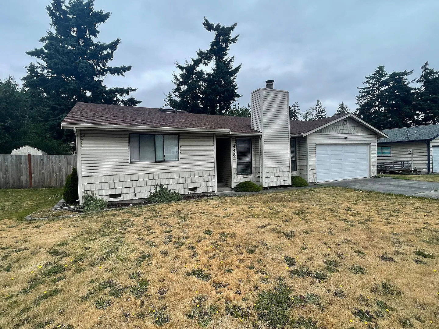 Fantastic 3 Bedroom Home in the heart of Town! Dogs Negotiable! — Photo 2