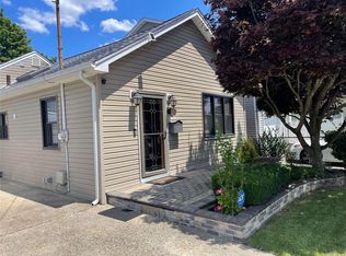 1035 Braxton St, Uniondale, NY 11553