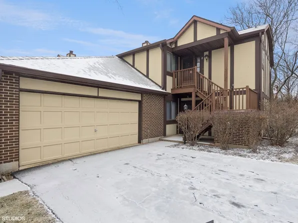377 Sandhurst Cir APT 6, Glen Ellyn, IL 60137