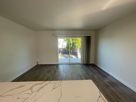 5th image of 412-424 Plymouth Dr #12