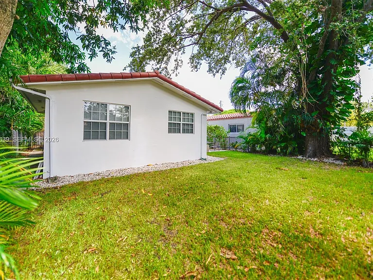 3031 SW 2nd Ave — Photo 34