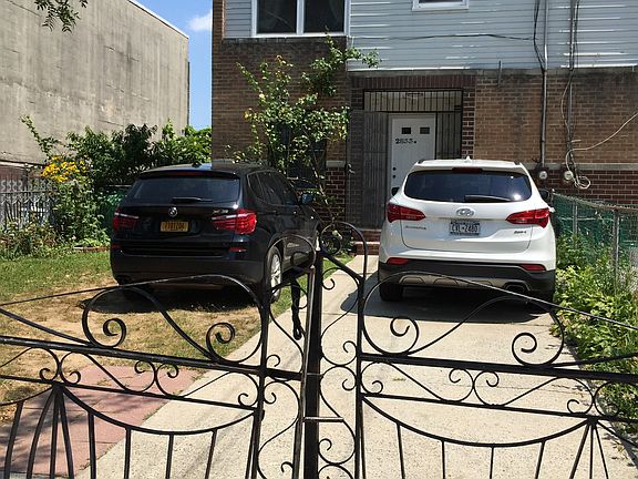 2nd image of 2833 W 31st St