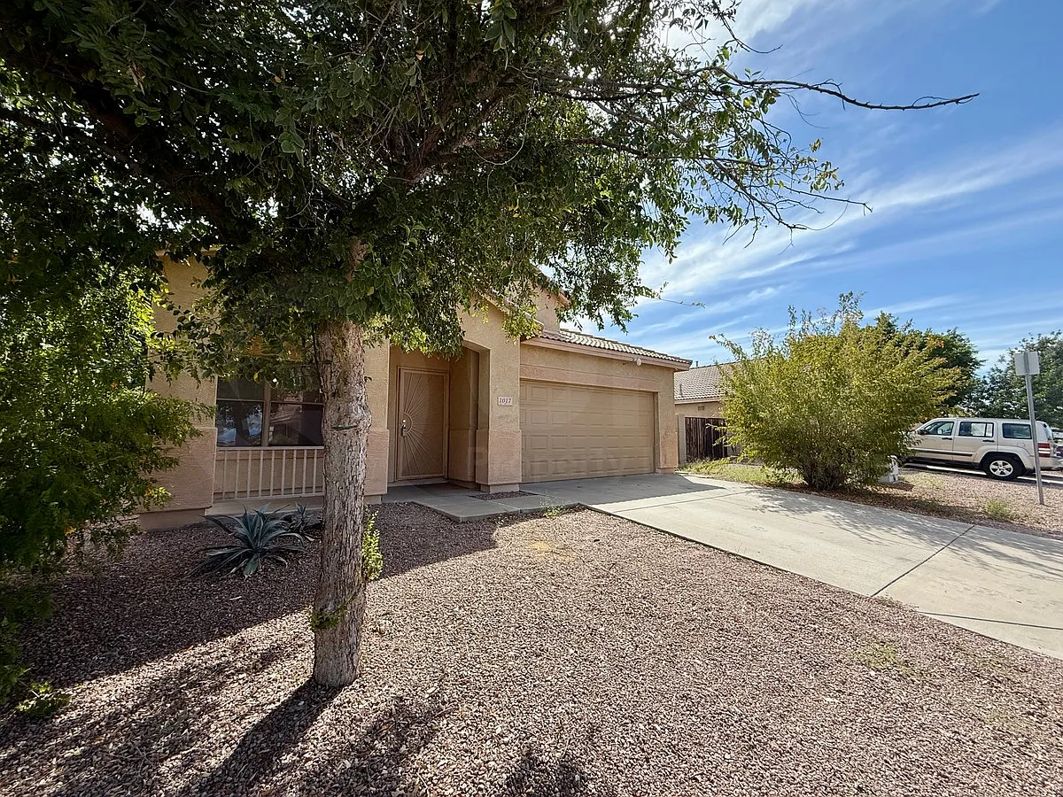 4 bed, 2.0 bath, 1967 sqft, $2,275 — Photo 2