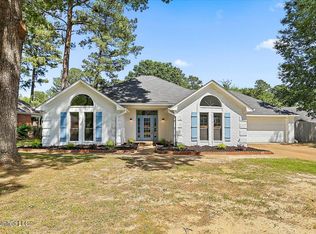 102 Ridgecrest Dr, Ridgeland, MS 39157