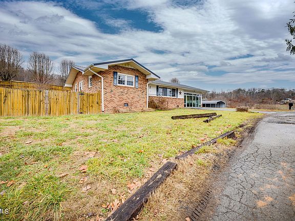 3rd image of 433 Ball Orchard Private Dr