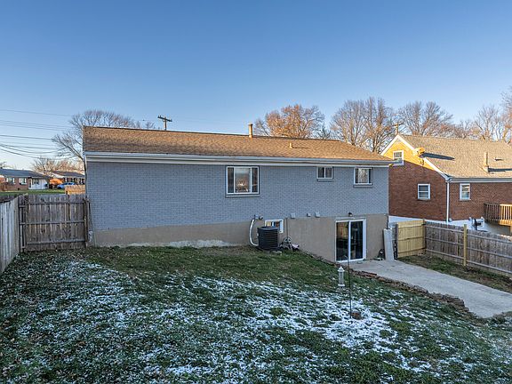 4th image of 48 Miriam Dr