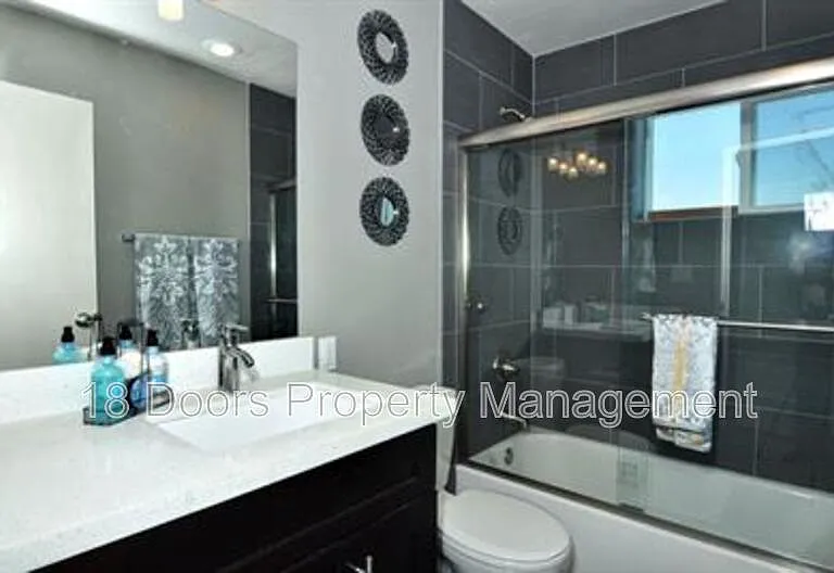 4424 51st St #11 — Photo 5