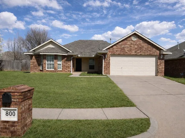 800 Blake Ct, Edmond, OK 73003