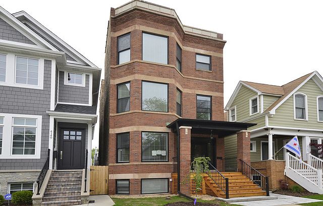 1st image of 4145 N Oakley Ave #1