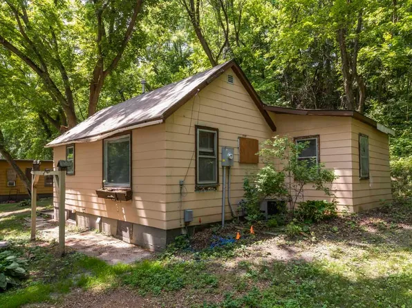 112 6th St W, Carver, MN 55315