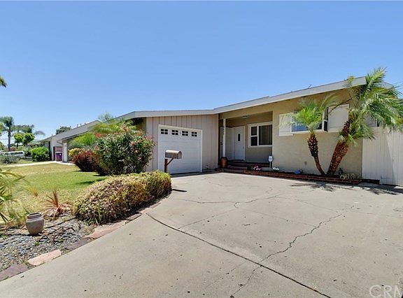 4th image of 3625 Conquista Ave