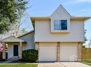 1111 Huntington Dr, Pearland, TX 77584