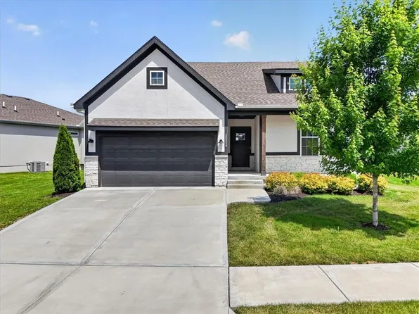 20858 W 190th Pl, Spring Hill, KS 66083