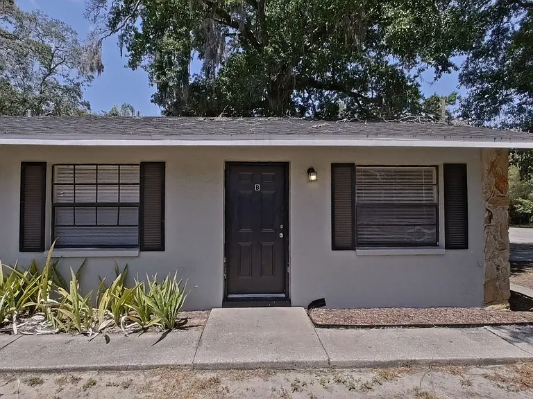 921 E Poinsettia Ave — Photo 1