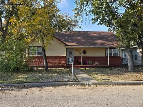 203 N Adams St, San Angelo, TX 76901