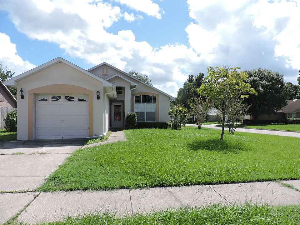 1st image of 135 Kelly Cir