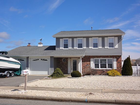 Large 4 BR on Wide Lagoon