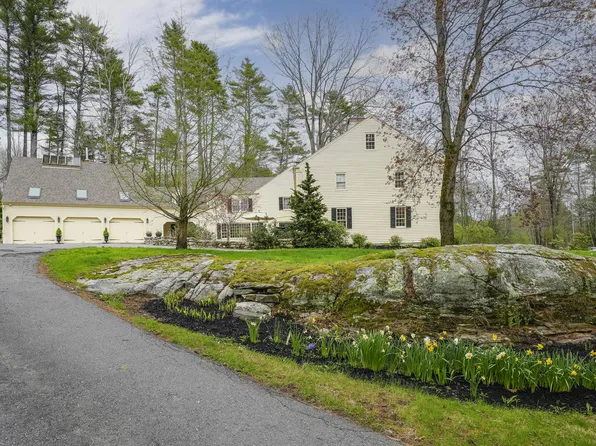 165 Falmouth Road, Falmouth, ME 04105