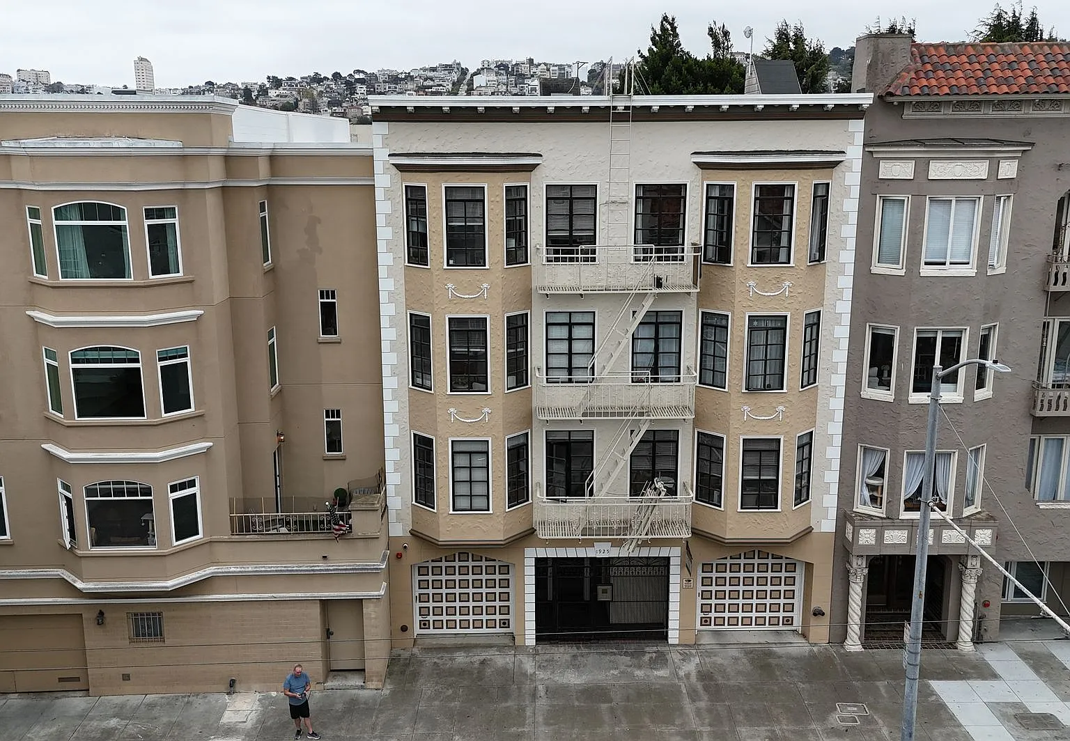 1925 Jefferson St — Photo 1