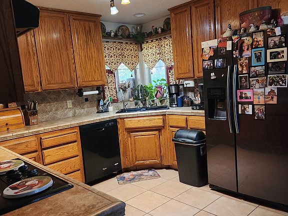 The shared kitchen with oven, stove, microwave, Kurtis, and coffeemaker.