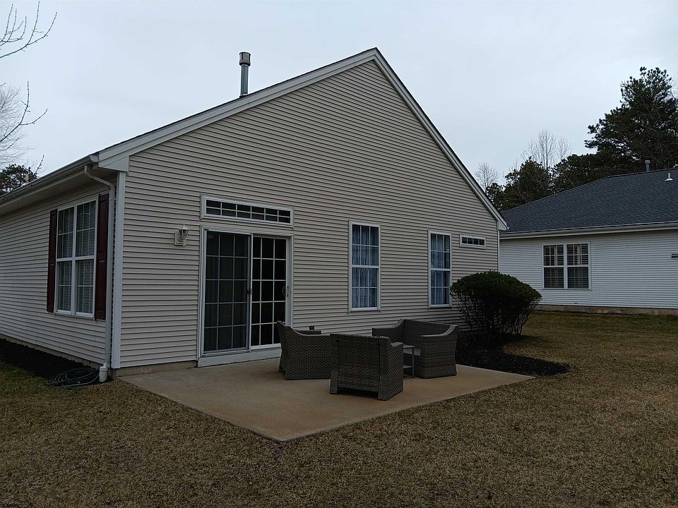 2nd image of 119 Oxford Ct