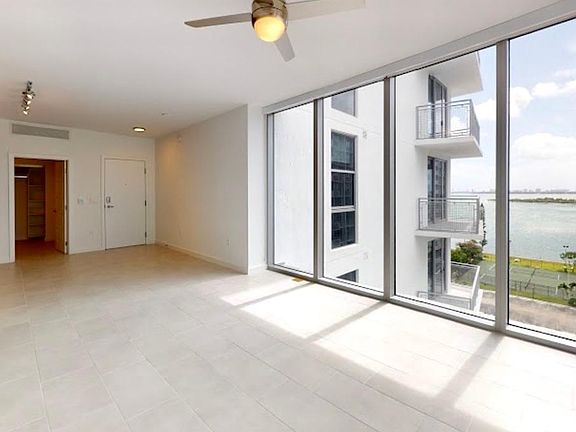 3rd image of 2121 N Bayshore Dr APT 905