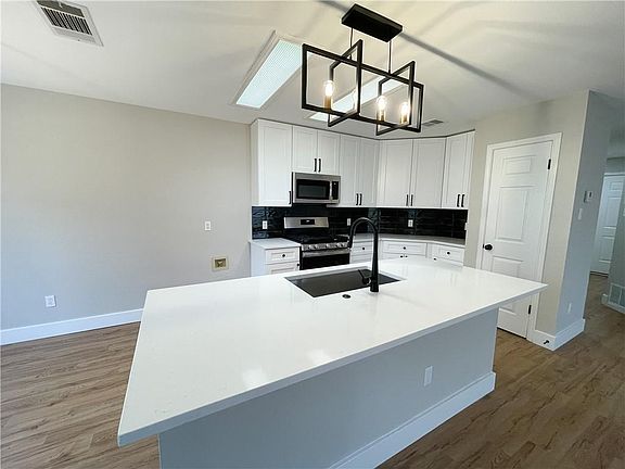 5th image of 1103 Cedar Hills Blvd